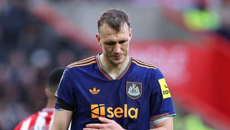 郵報：紐卡中衛(wèi)丹-伯恩遭遇肺穿孔和肋骨骨折，將缺陣六周