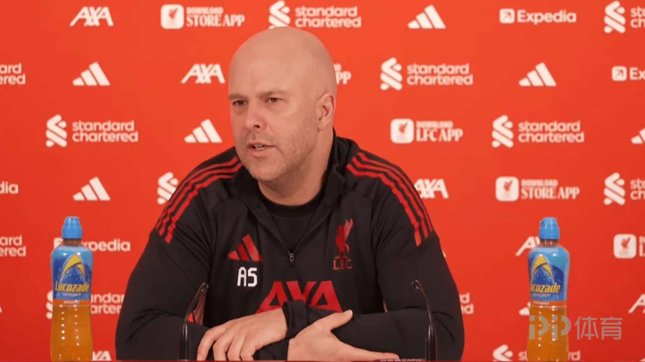 斯洛特：范德芬的那次鏟球非常魯莽 做10次10次都可能受重傷